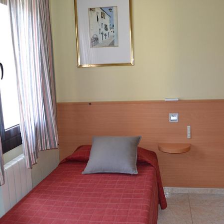 Hostal Bartis فيغيريس الغرفة الصورة